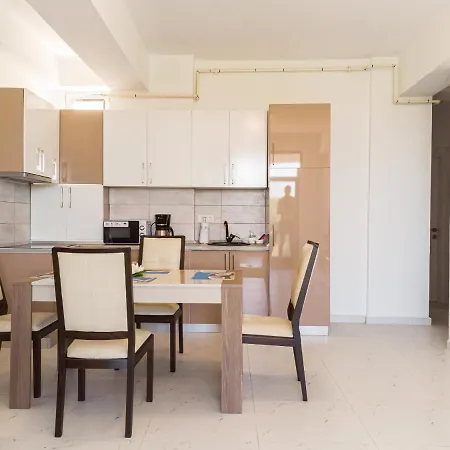 B&P Apartments Promenada アパート ナボダリ